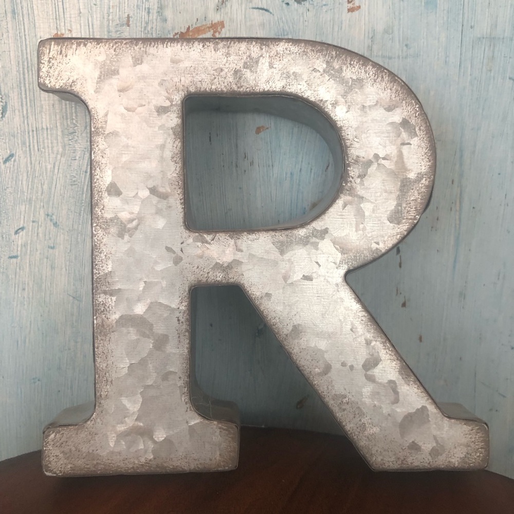 Bundle of two “R’s” - one rustic metal and the other from Spain & very colorful - Picture 5 of 13